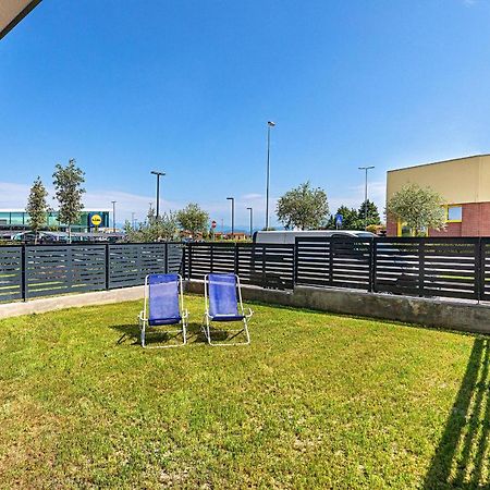 Apartamento Una Terrazza Sul Lago A2 Con Piscina By Wonderful Italy Peschiera del Garda Exterior foto