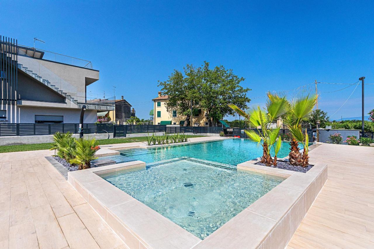 Apartamento Una Terrazza Sul Lago A2 Con Piscina By Wonderful Italy Peschiera del Garda Exterior foto