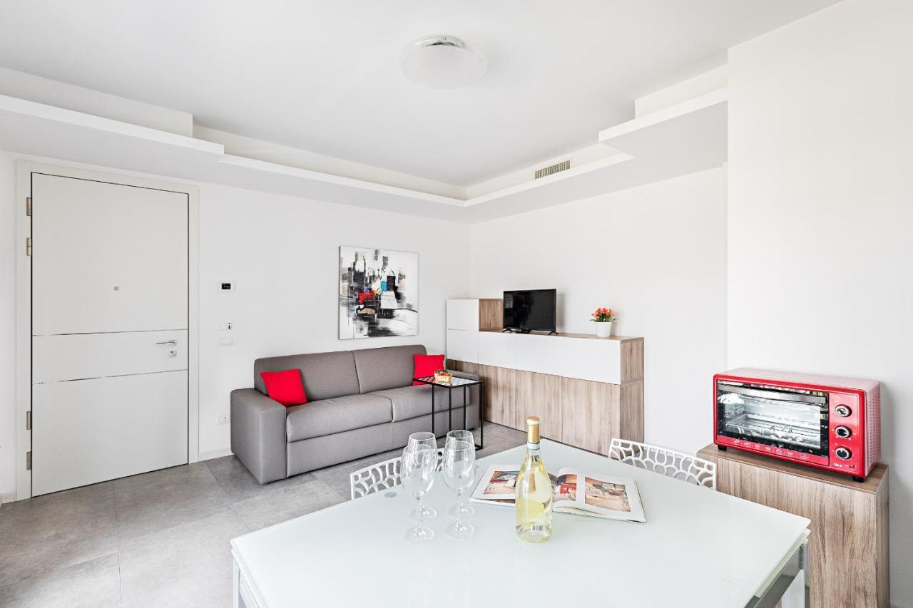 Apartamento Una Terrazza Sul Lago A2 Con Piscina By Wonderful Italy Peschiera del Garda Exterior foto